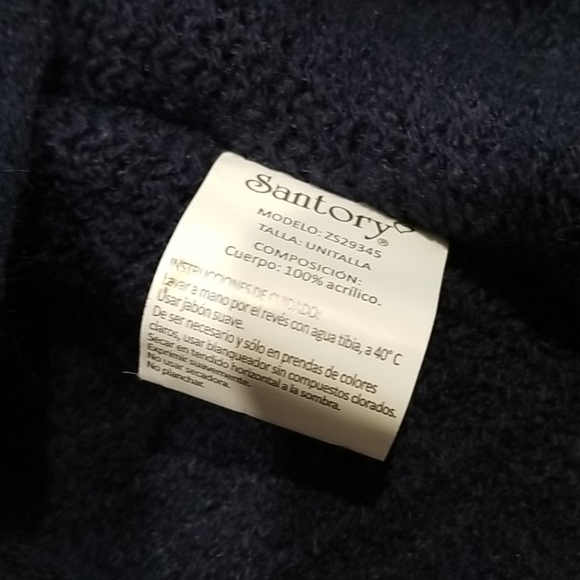 M - Poncho - Picture 3 of 5